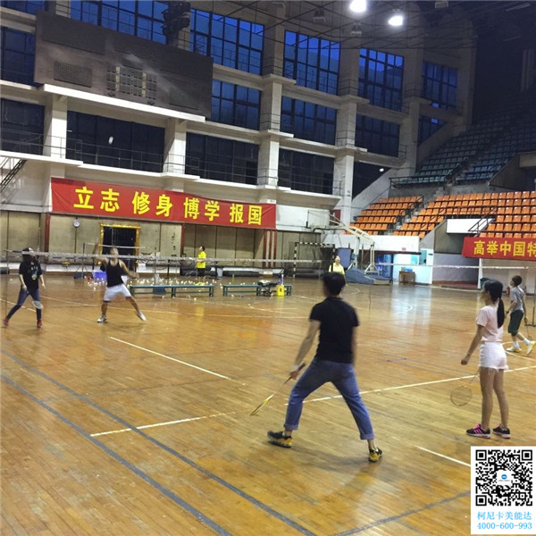 科頤辦公第三次羽毛球賽緊張進行中