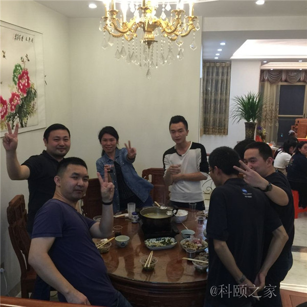 科頤家人一起吃團圓飯，并送上對大家的祝福-科頤辦公