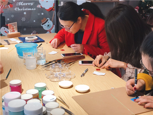 科頤2017年年會(huì)之手工DIY正在制作中...