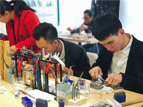 科頤2017年年會(huì)之手工DIY正在制作中...